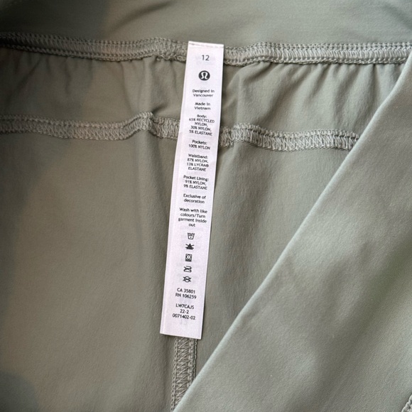Lululemon Multi-Pocket Cargo High-Rise Hiking Short 5" Laurel Green 12 - Picture 4 of 14